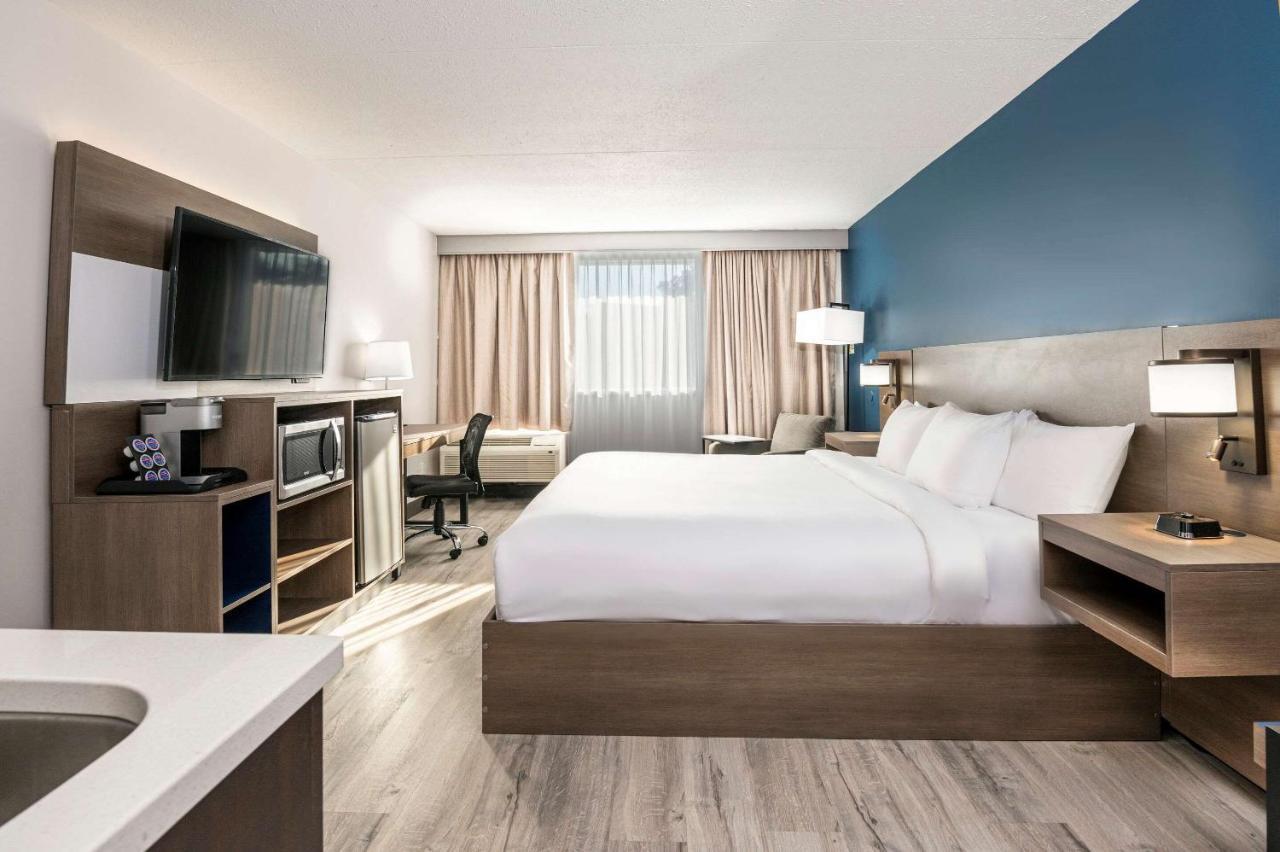 Comfort Suites Kingston Central Экстерьер фото
