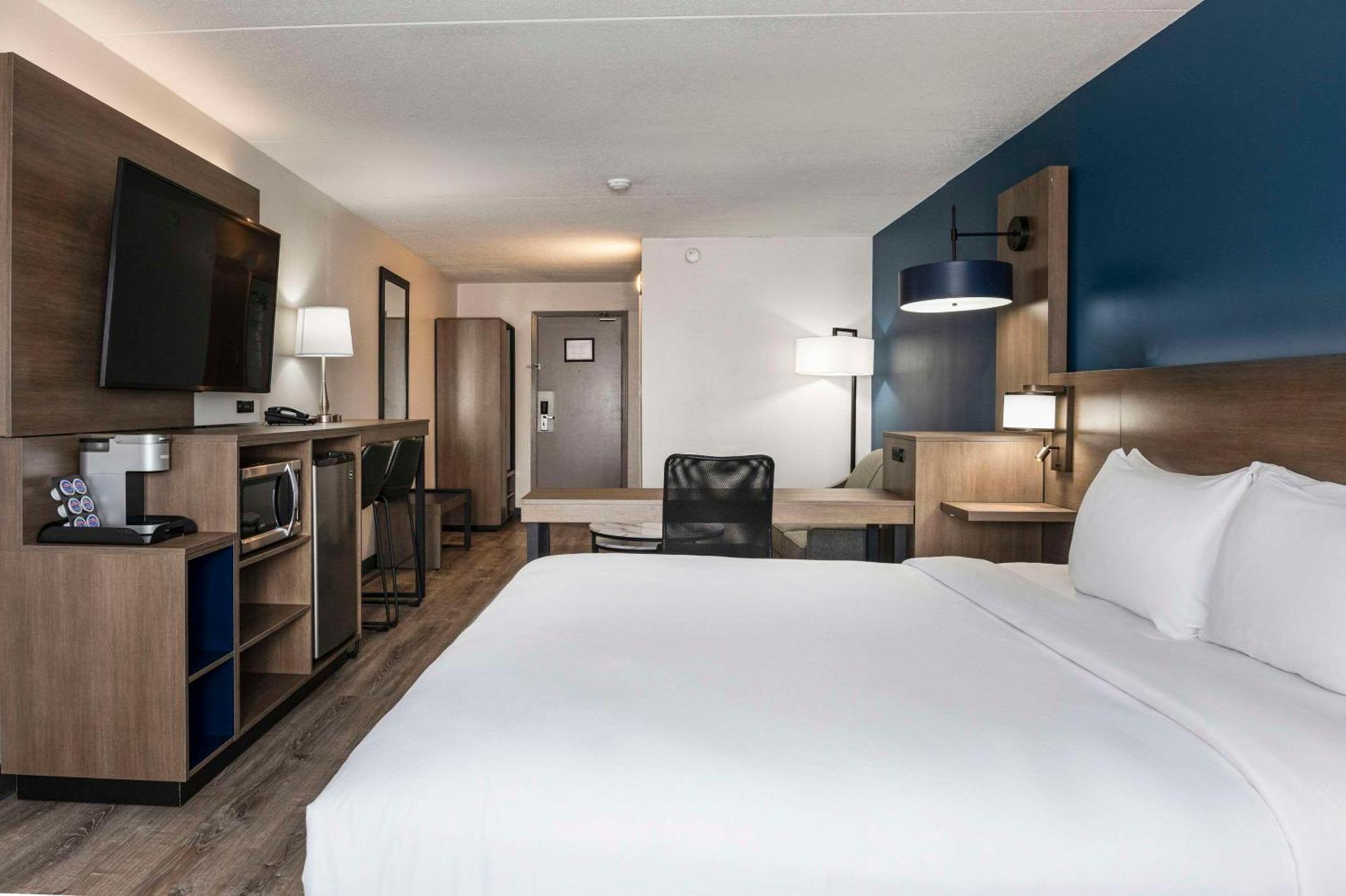 Comfort Suites Kingston Central Экстерьер фото