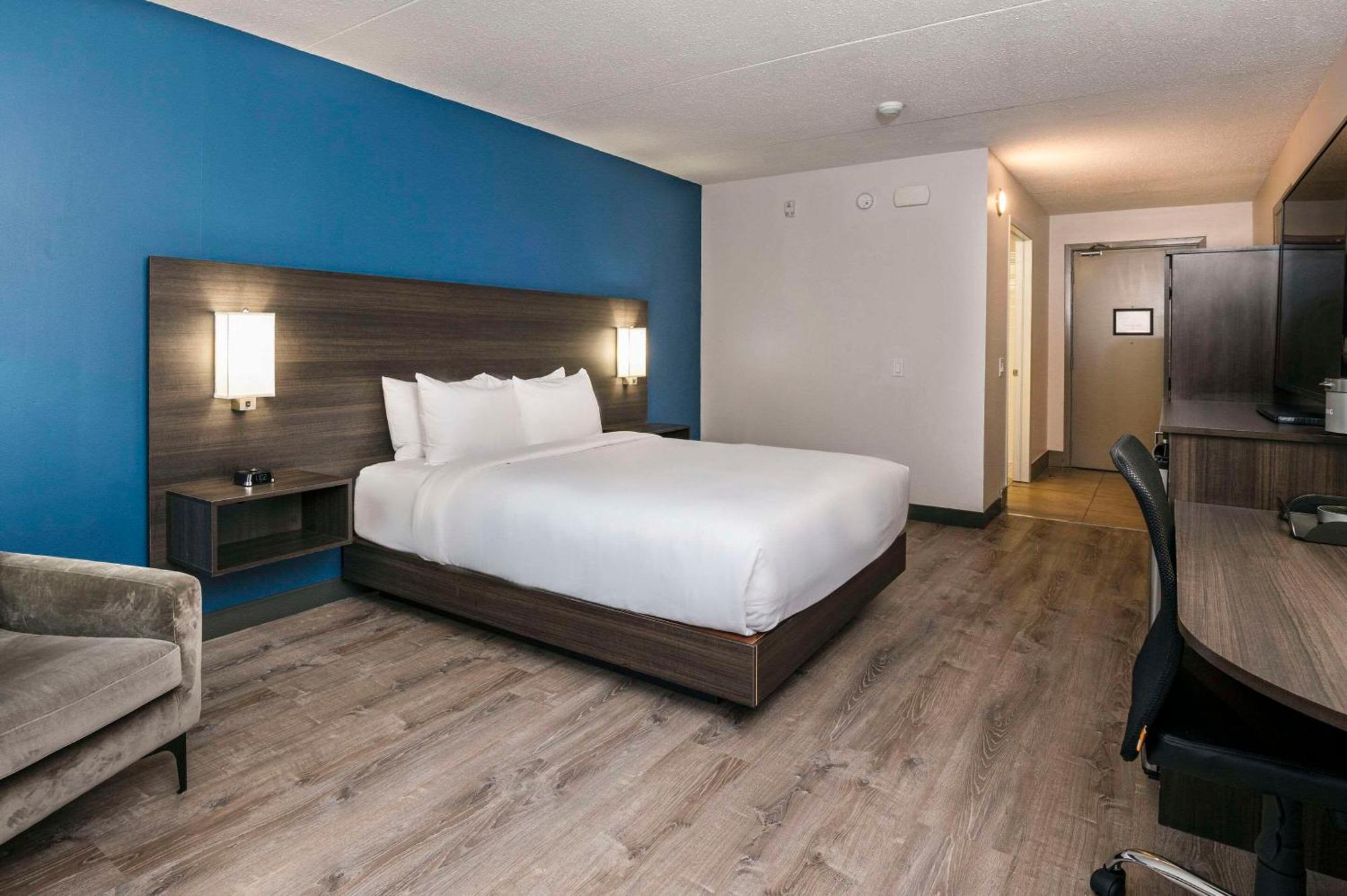 Comfort Suites Kingston Central Экстерьер фото