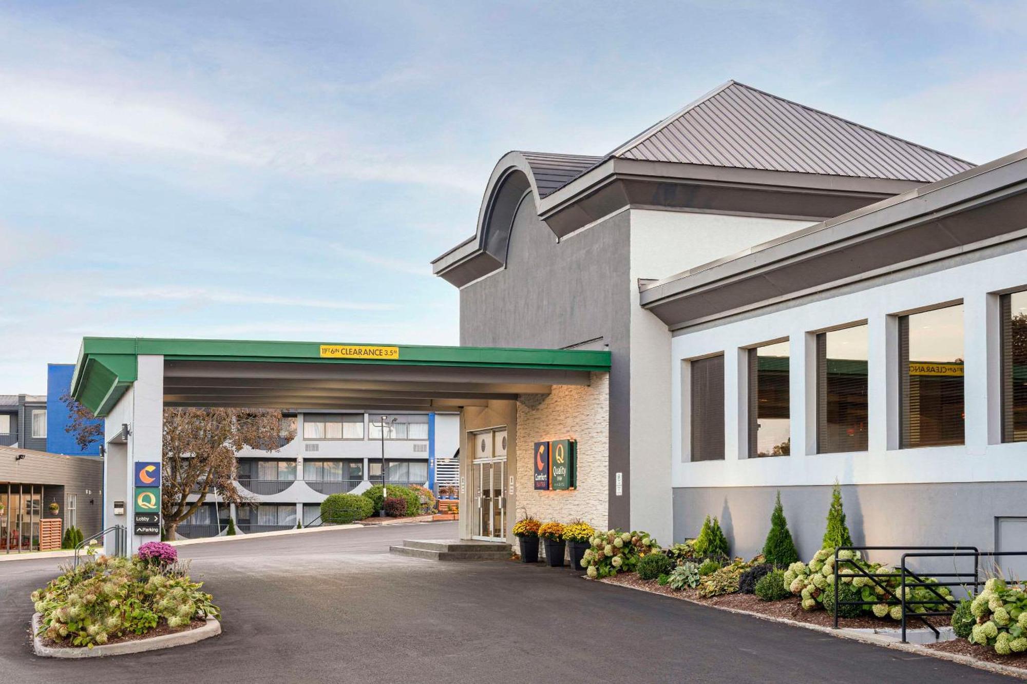Comfort Suites Kingston Central Экстерьер фото