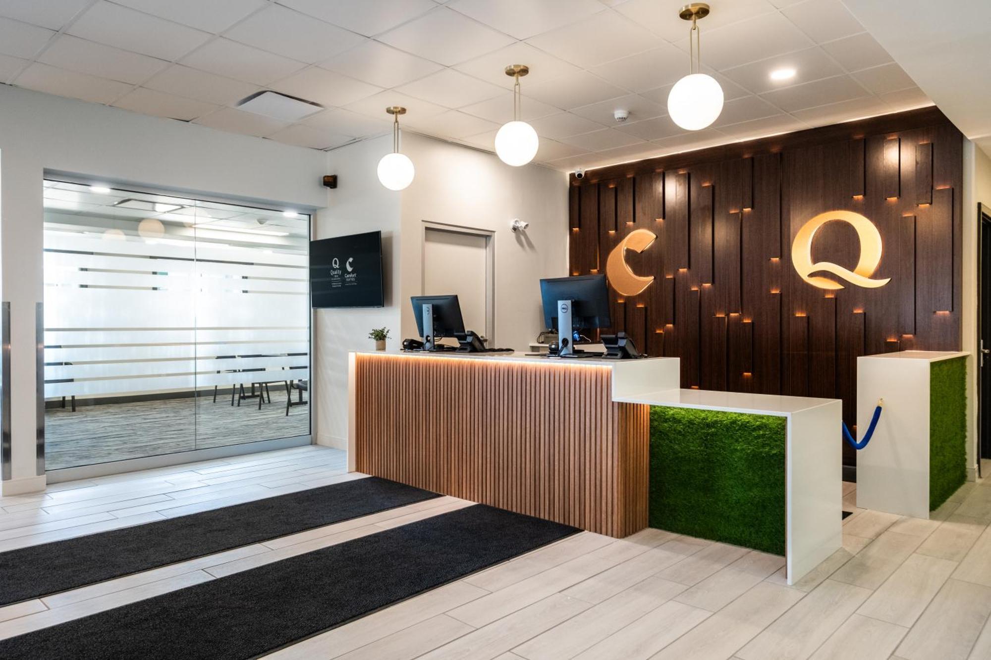 Comfort Suites Kingston Central Экстерьер фото