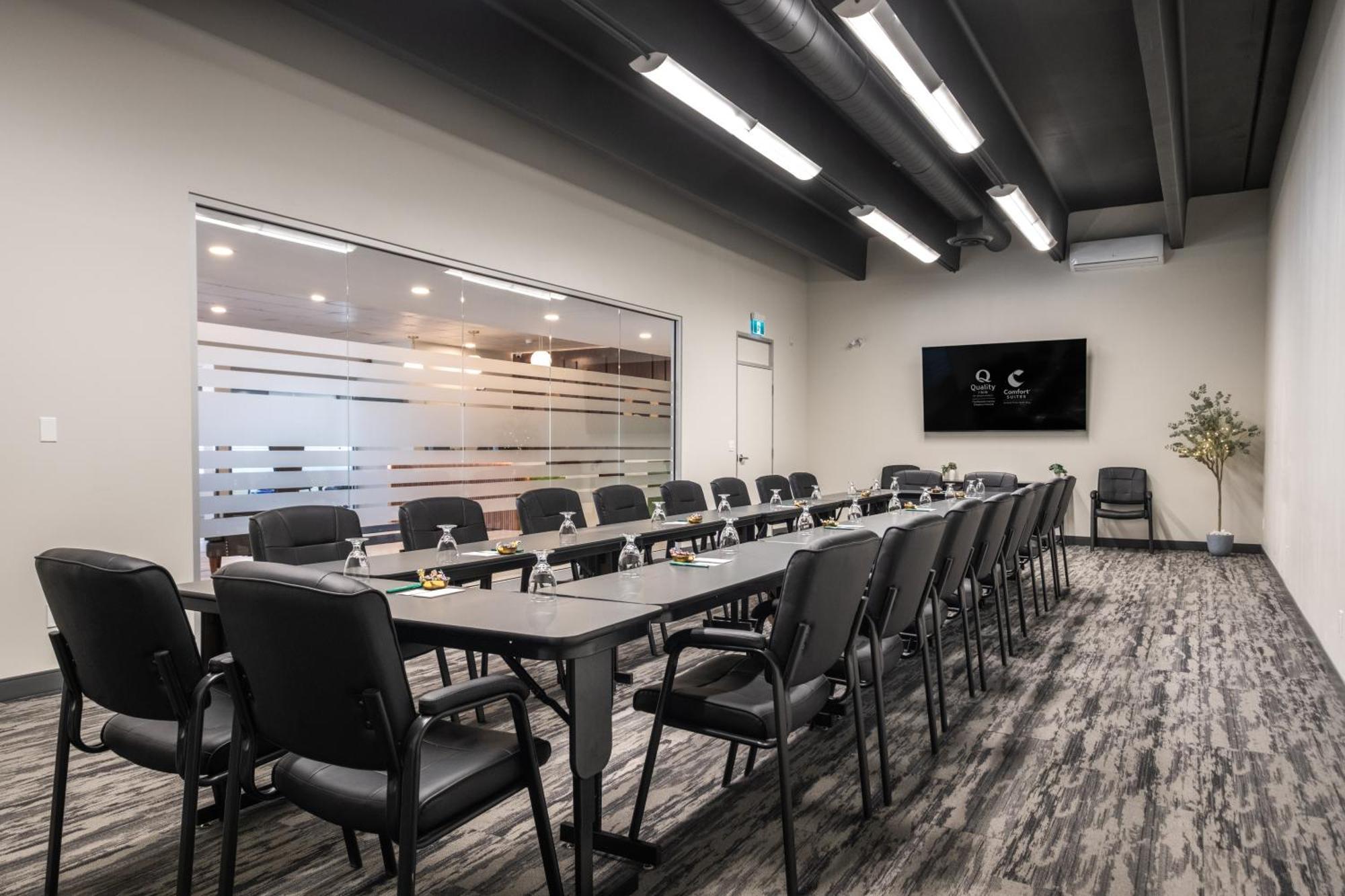 Comfort Suites Kingston Central Экстерьер фото